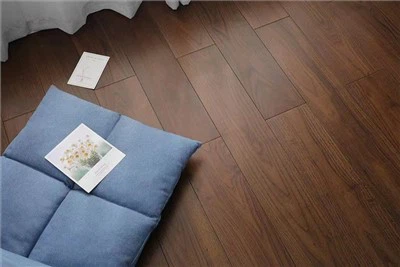 Stila tumša ozola masīvkoka grīdas segums